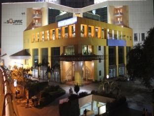 Отель Square Хайдарабад Экстерьер фото